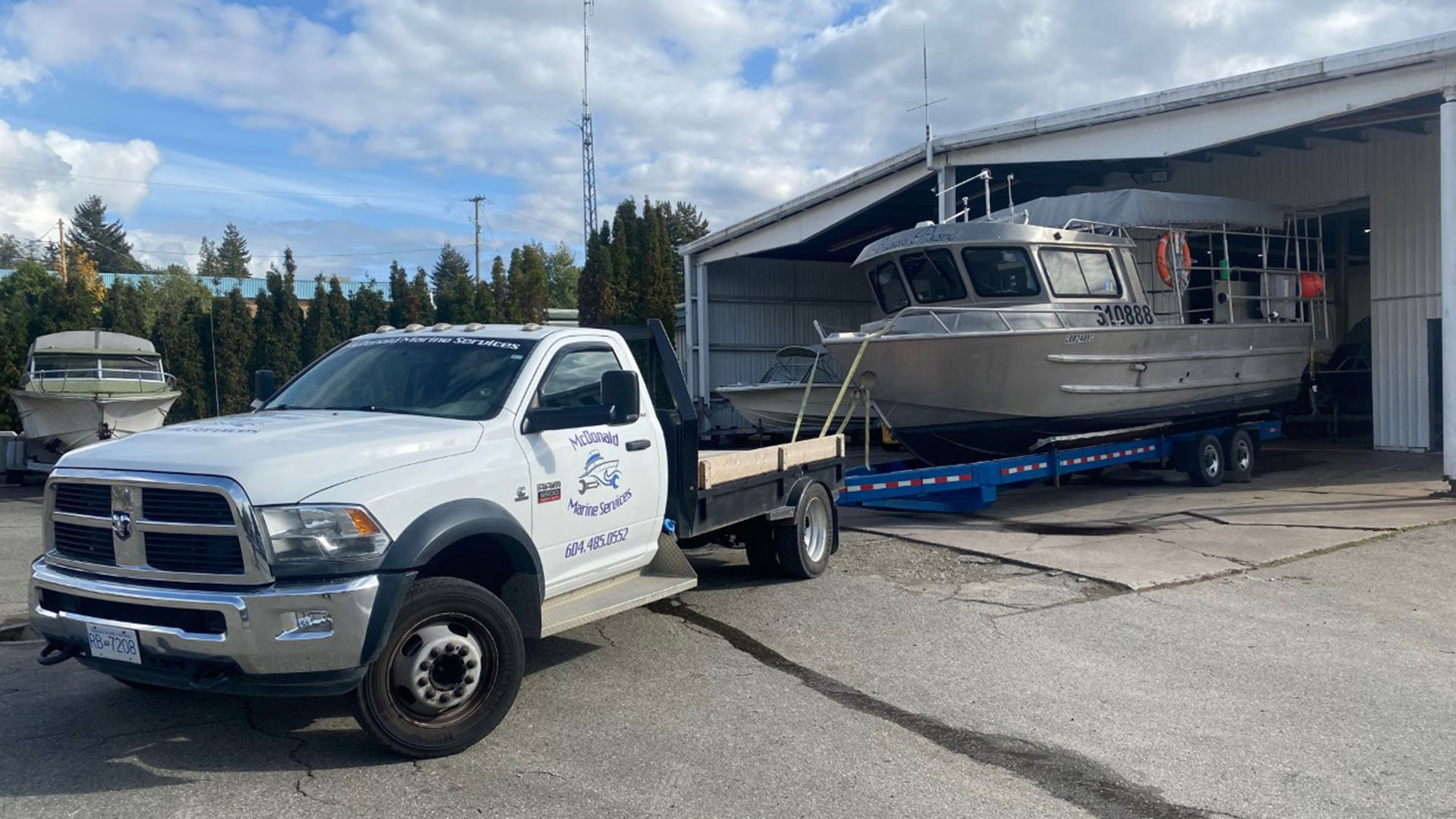 McDonald Marine offers haul out services unto 32 feet